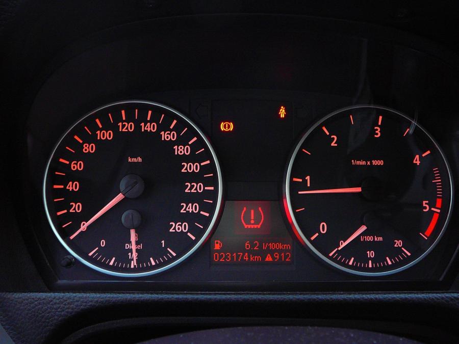  BMW 320d 2007 года  (фото 8 из 15)